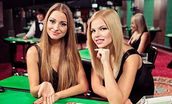 Màn hình trò chơi slot với biểu tượng may mắn và tiền thưởng lớn trên vty05 App